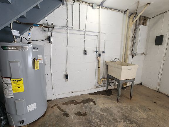3rd image of 227 Locust Ave Building 2