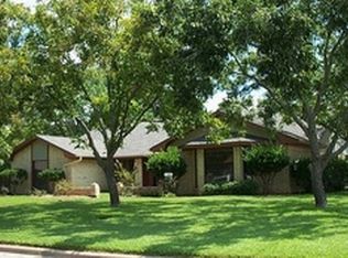 1400 N Davis St, West, TX 76691
