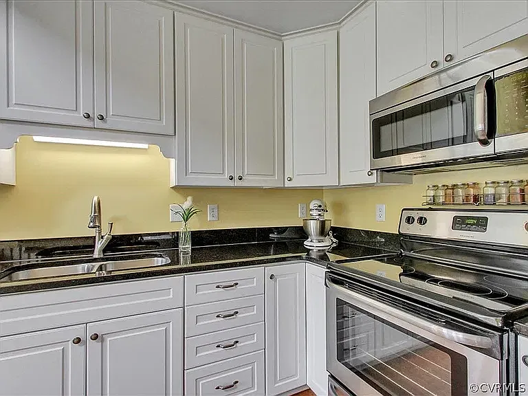 4 bed, 2.5 bath, 1978 sqft, $2,800 — Photo 4