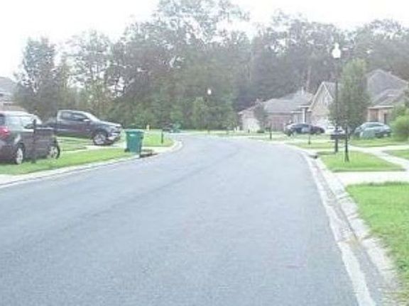 Exterior Neighborhood (street photo)