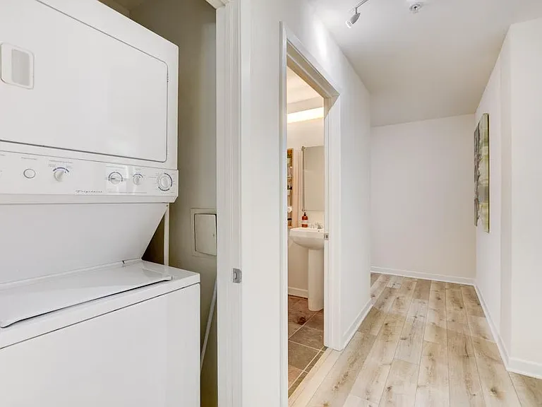 Washer Dryer in unit