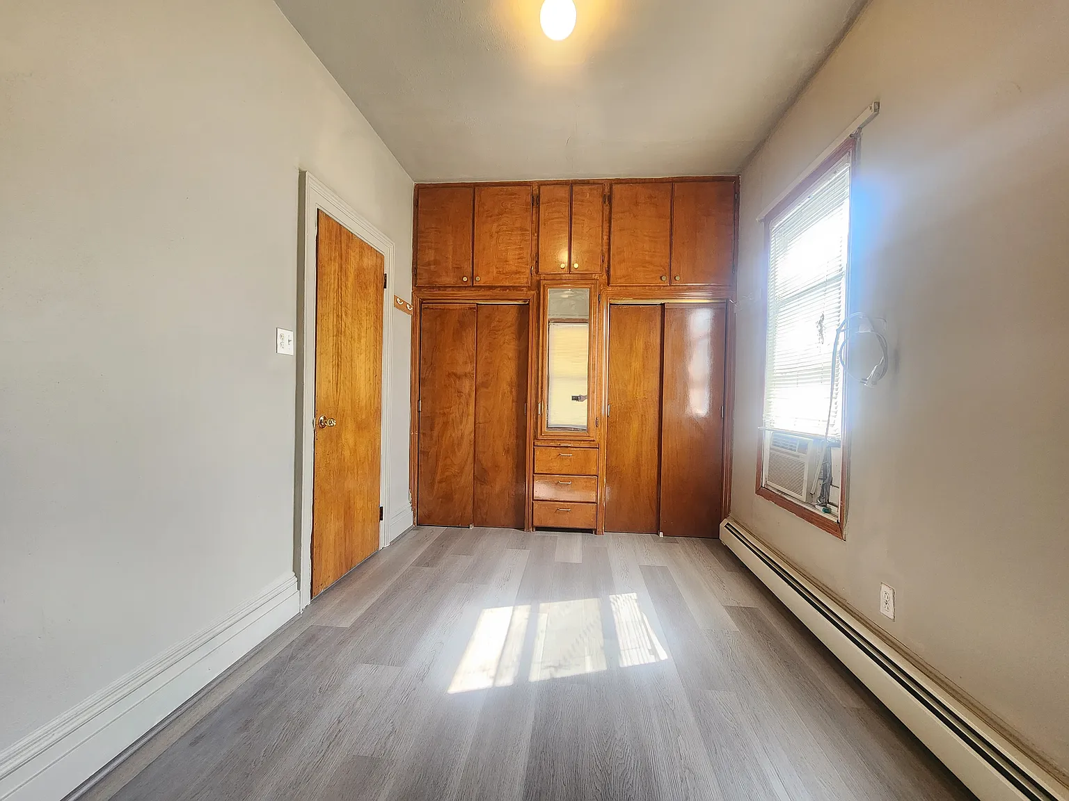 3 bed, 1000 sqft, $2,300 — Photo 4