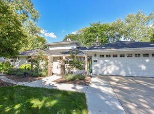 W176N8474 Sunset Ridge DRIVE, Menomonee Falls, WI 53051