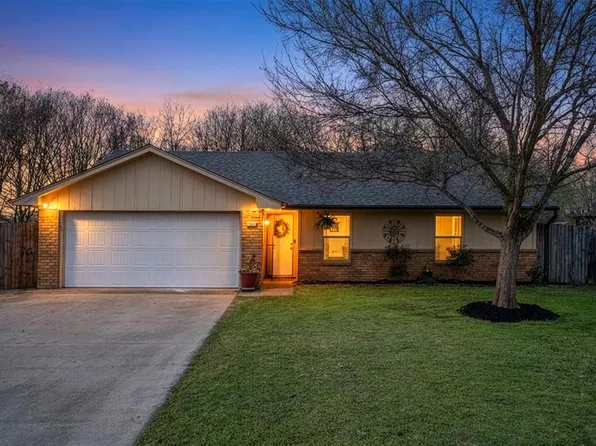 125 W 5th St, Krum, TX 76249