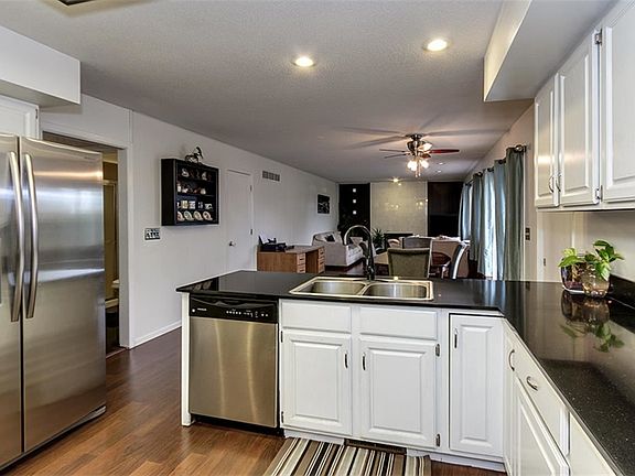 5th image of 3095 Hartford Dr