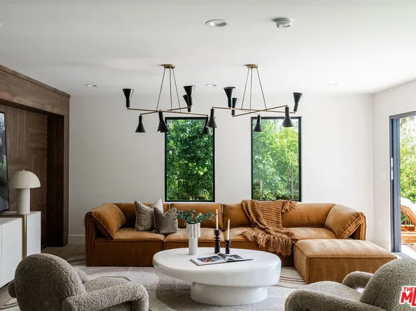 2380 Venus Dr, Los Angeles, CA 90046