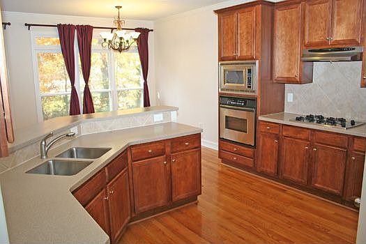 KITCHEN W/ SS APPLIANCES, CORIAN C'TOPS, MAPLE CABINETS, GAS COOK TOP 