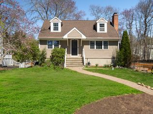 27 Deepwood Ln, Norwalk, CT 06854