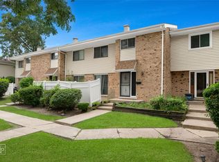 882 White Oak Ln, University Park, IL 60484