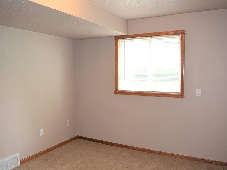 304 1st Ave SE #2 — Photo 6