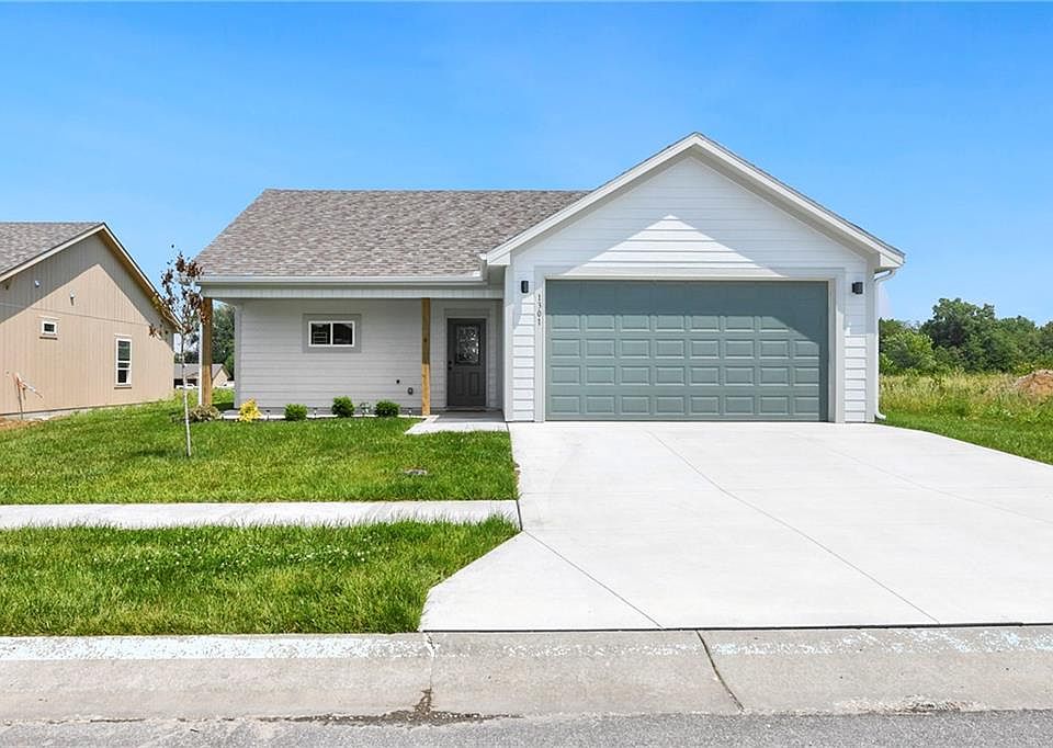 1st image of 1301 NE White Oaks Ln