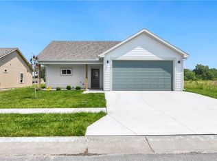 1301 NE White Oaks Ln, Oak Grove, MO 64075