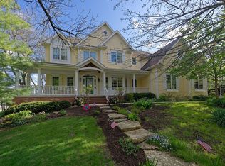 4 Hathaway Cres, Sugar Grove, IL 60554