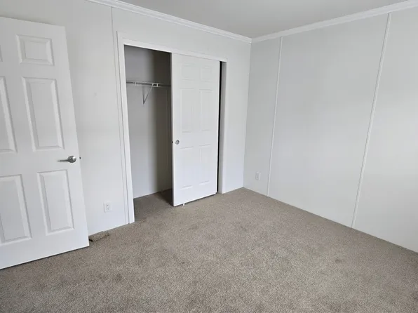 5425 Valley Dr, Bettendorf, IA