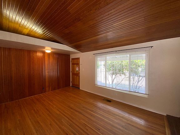 4th image of 2838 La Veta Dr NE