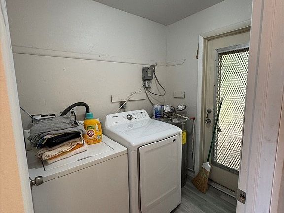 4th image of 28 Holly Dr