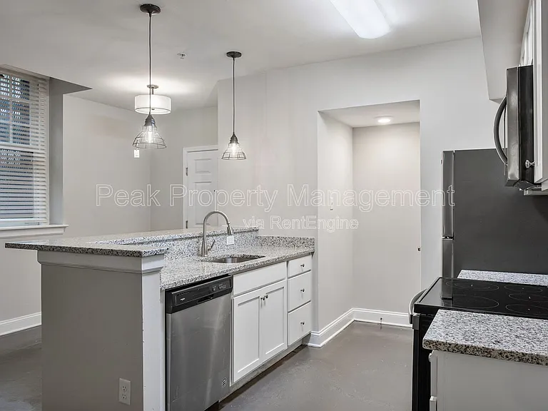 220 E Marshall St #B — Photo 6