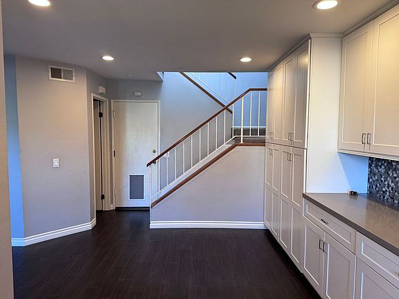 4th image of 983 Elsa Ct Unit B