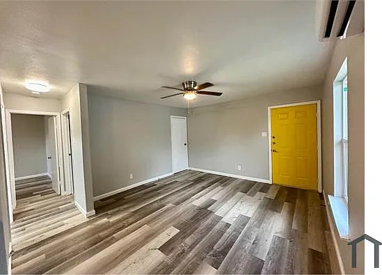 990 SW 37th St — Photo 11