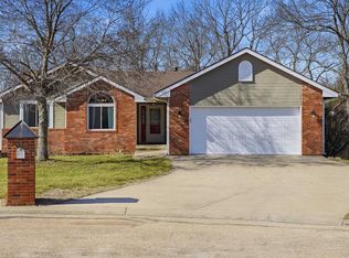 5225 NW Arroyo Ct, Topeka, KS 66618