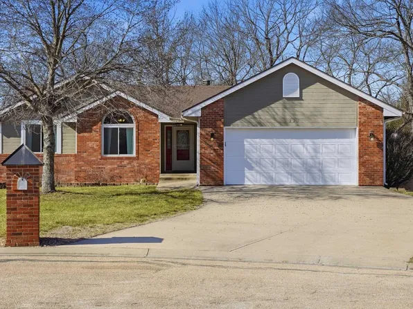 5225 NW Arroyo Ct, Topeka, KS 66618