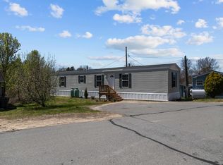 4 Stage Coach Cir, Londonderry, NH 03053