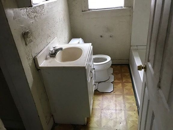 5th image of 1438 W 16th St