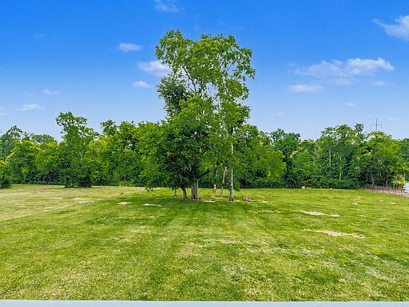 4th image of 521 Coles Ferry Rd