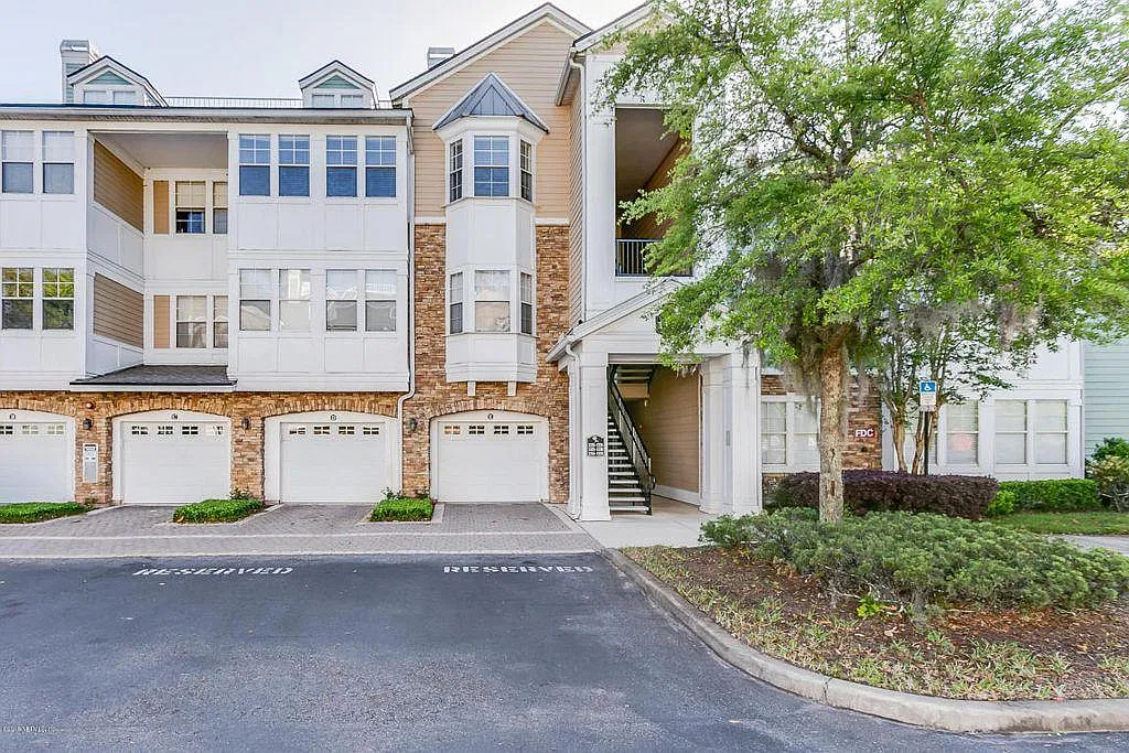 1 bed, 786 sqft, $1,390 — Photo 3