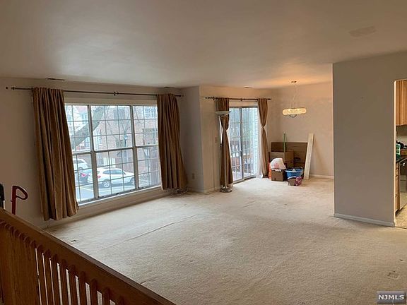 5th image of 760 Charles Ct #6207