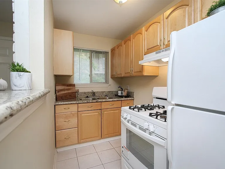 2208 Morse St #6 — Photo 8