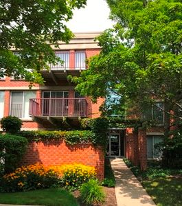 362 Kelburn Rd APT 123, Deerfield, IL, 60015