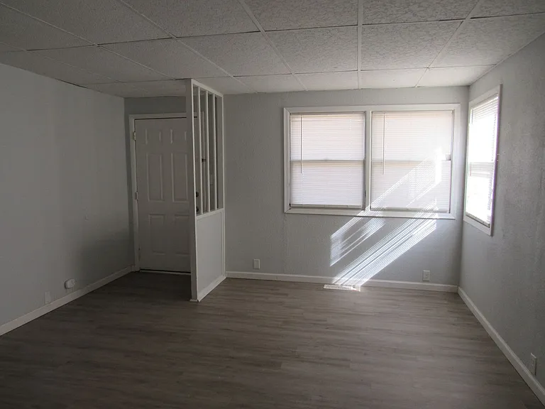 2 Bed 1 Bath in Triplex — Photo 5