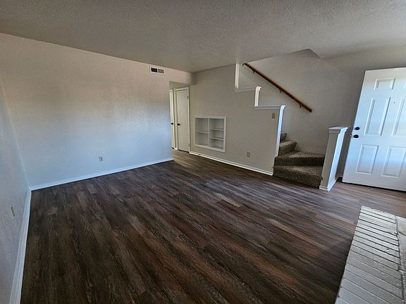 2nd image of 2121 Beaumont Dr APT A