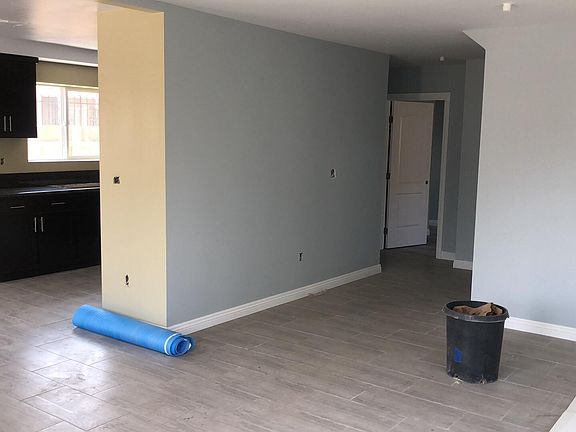 2nd image of 827 W 62nd Pl