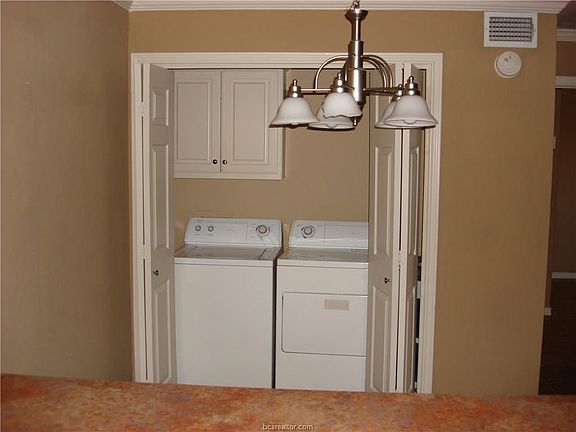 5th image of 1901 Holleman Dr #208