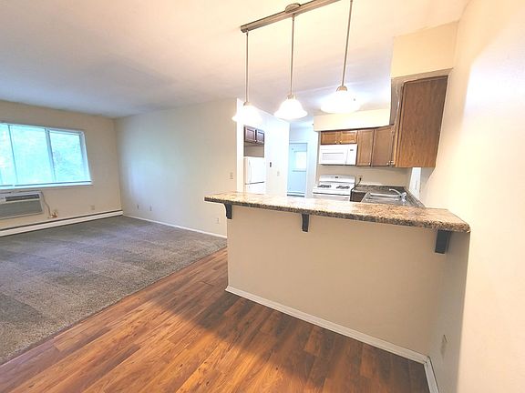 2nd image of 2069 N Cambridge Ave #220