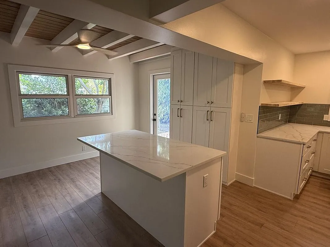 2 bed, 2.0 bath, 1893 sqft, $6,000 — Photo 2