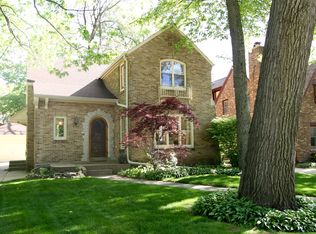 823 E Sylvan Ave, Whitefish Bay, WI 53217
