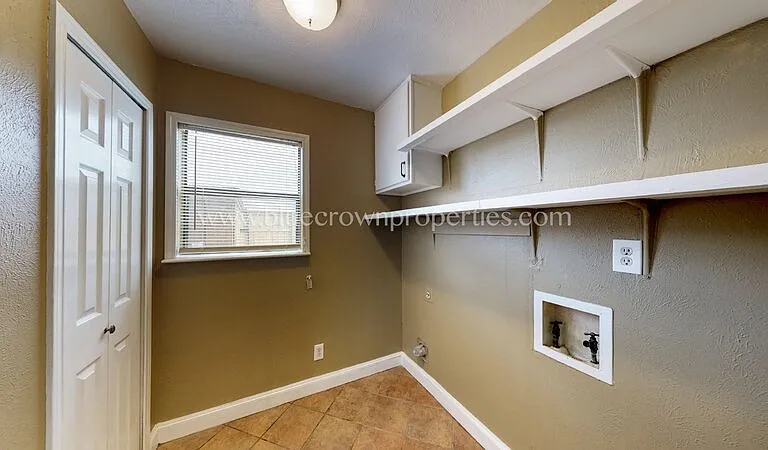 10239 Catalpa Rd — Photo 18