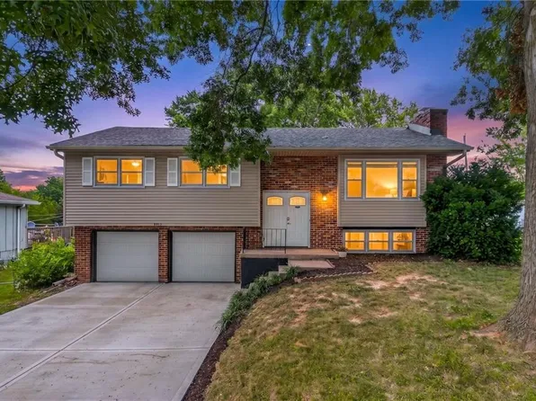 8815 N Kenwood Ave, Kansas City, MO 64155