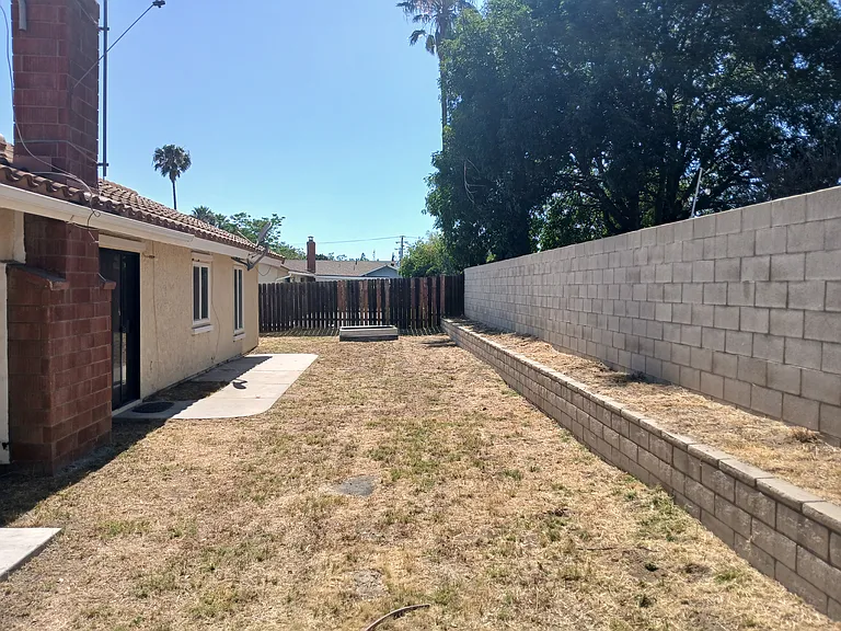 378 E Mariana St — Photo 31