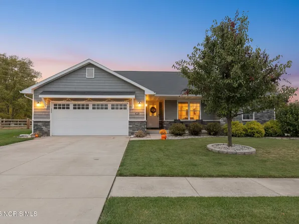 1025 Indian Ridge Dr, Bowling Green, OH 43402