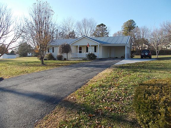 5th image of 205 Autumn Dr