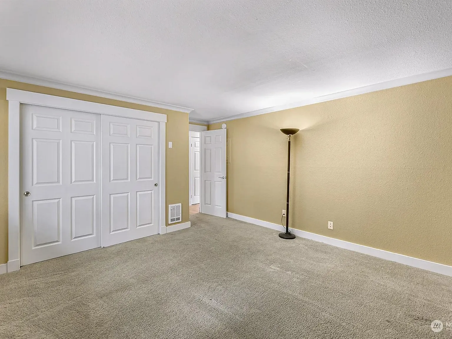 17204 NE 45th St — Photo 3