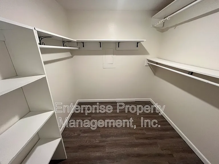 9161 Gainsborough Dr — Photo 18