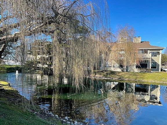 5th image of 173 Lakeshore Ct