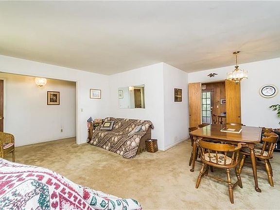 3rd image of 2781 Staunton Dr SE