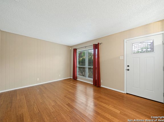 5th image of 8306 Robin Hill Dr