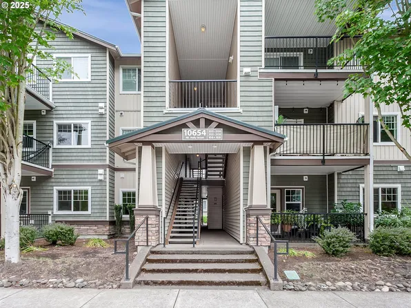 10654 NE Holly St #108, Hillsboro, OR 97006
